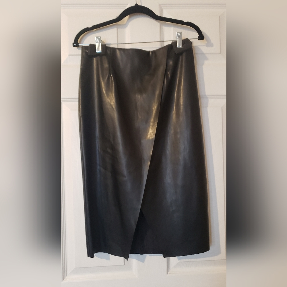 NWT FAUX LEATHER SKIRT